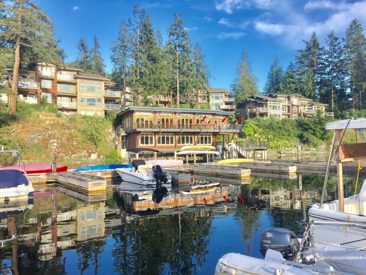 Painted Boat Resort Spa And Marina Madeira Park Exterior photo