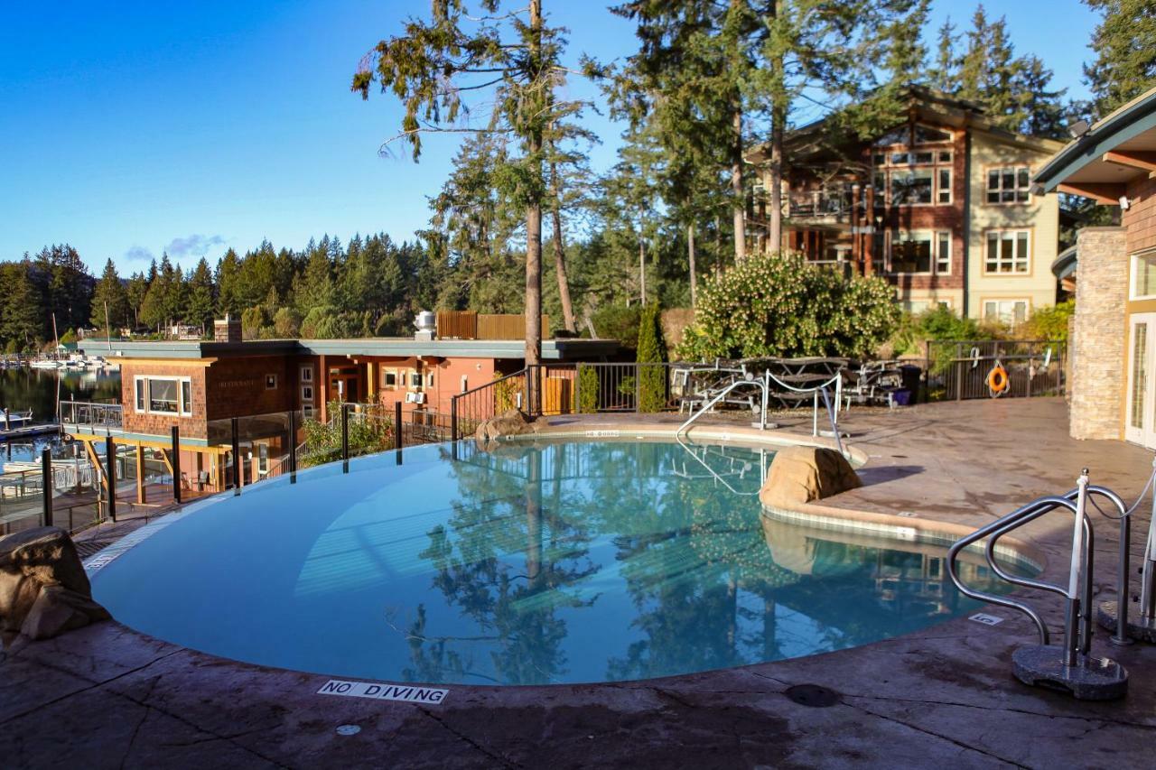 Painted Boat Resort Spa And Marina Madeira Park Exterior photo