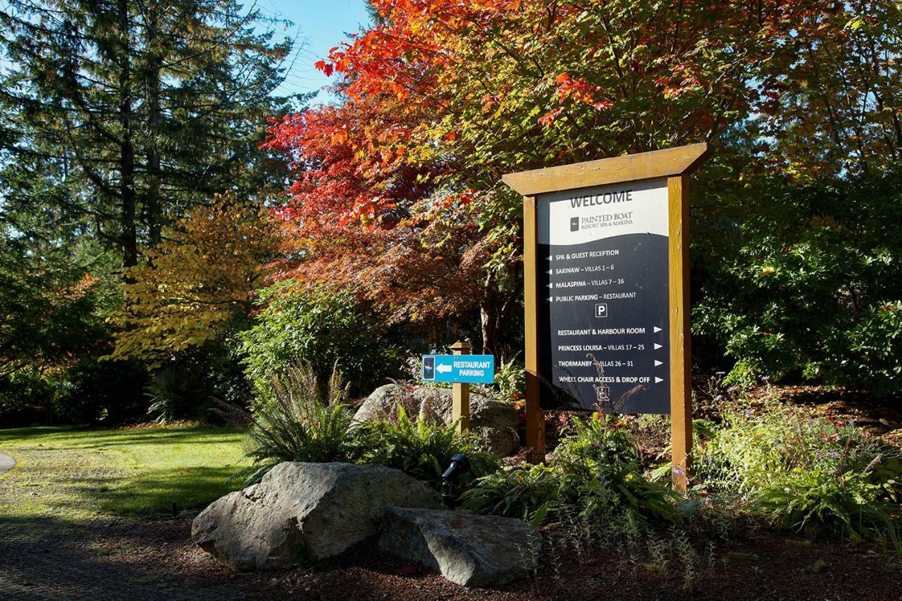 Painted Boat Resort Spa And Marina Madeira Park Exterior photo