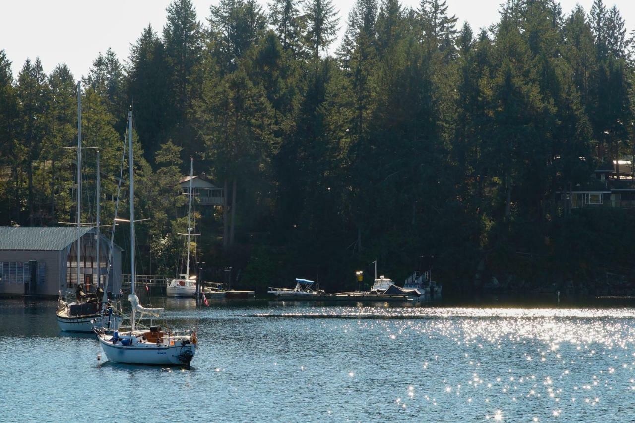 Painted Boat Resort Spa And Marina Madeira Park Exterior photo