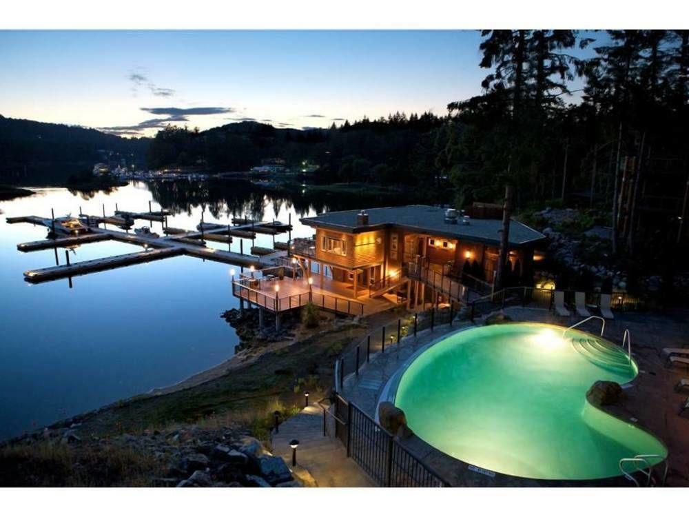 Painted Boat Resort Spa And Marina Madeira Park Exterior photo